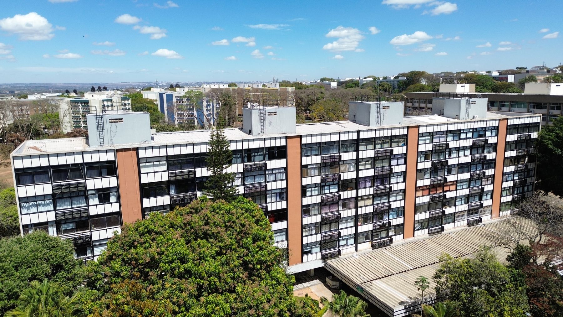 Vista aérea da fachada renovada