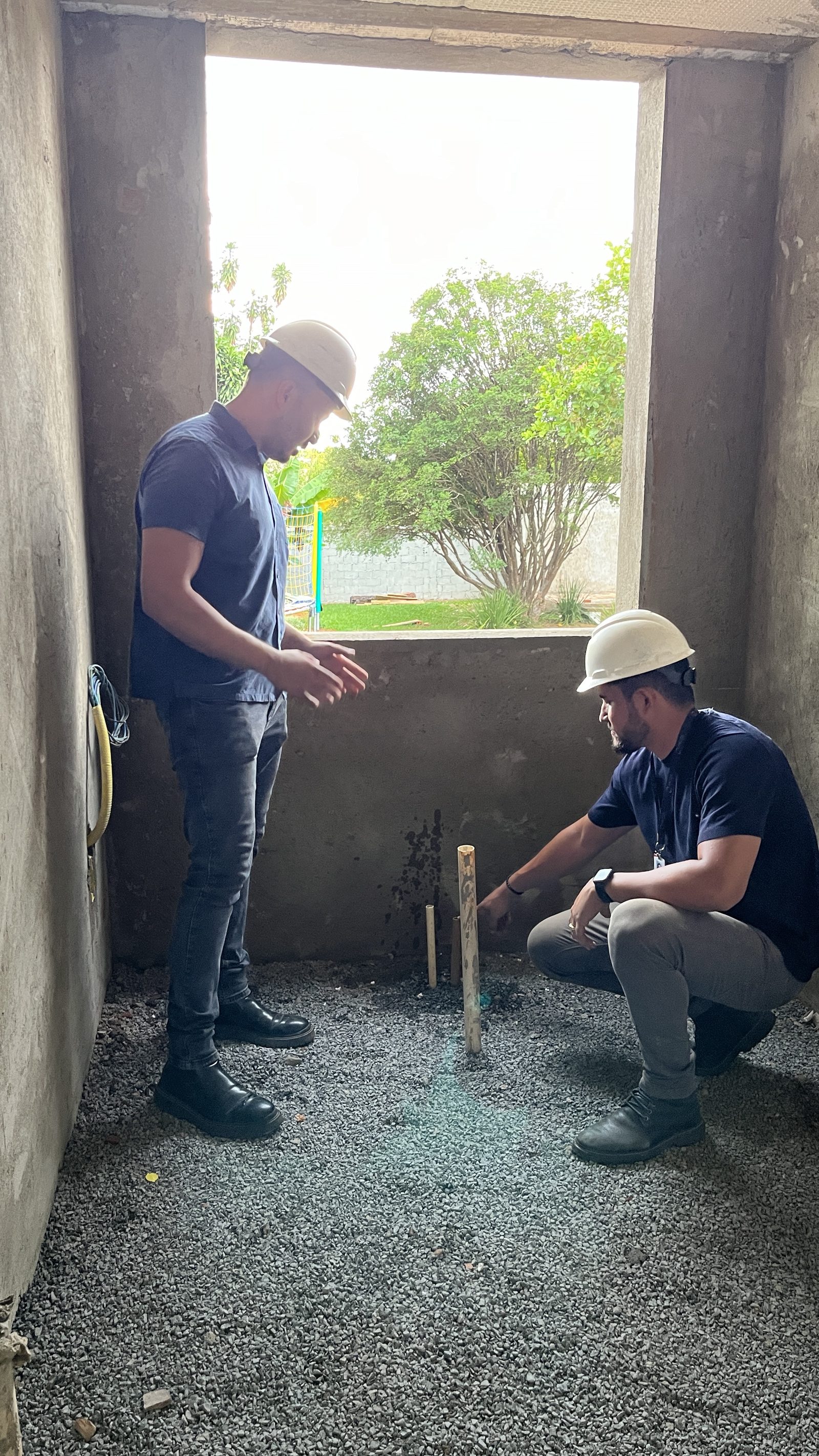 Engenheiros da DRADO em vistoria técnica no canteiro de obra